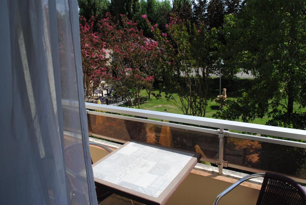 Logis Hotel & Restaurant Le Fleurance Bagian luar foto