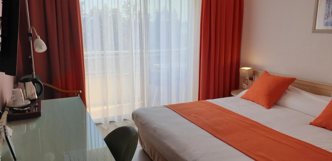 Logis Hotel & Restaurant Le Fleurance Bagian luar foto