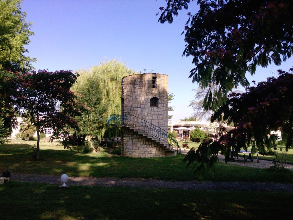Logis Hotel & Restaurant Le Fleurance Bagian luar foto