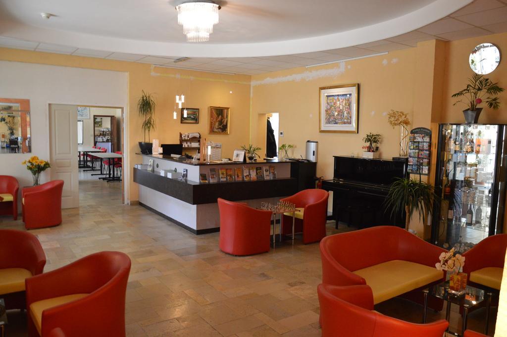 Logis Hotel & Restaurant Le Fleurance Bagian luar foto