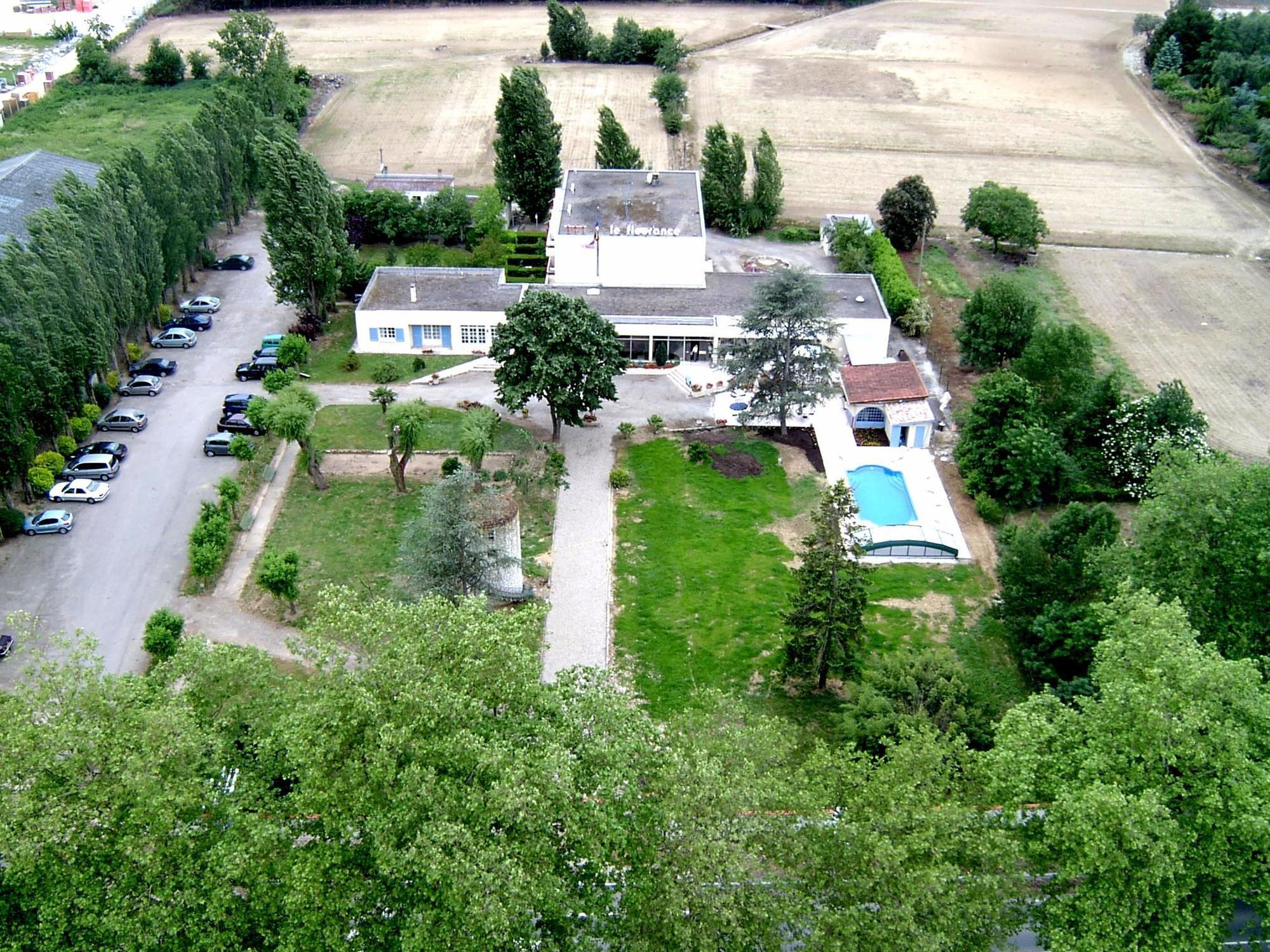 Logis Hotel & Restaurant Le Fleurance Bagian luar foto